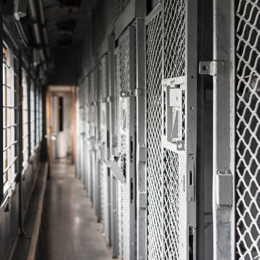 Слуцкий предложил с 12 лет наказывать за убийства и половые преступления. Либерально-демократическая партия России (ЛДПР) выступила с инициативой о снижении возраста уголовной ответственности для несовершеннолетних до 12 лет. Это касается преступлений против половой неприкосновенности и убийств, если экспертиза установит, что подросток осознавал свои действия