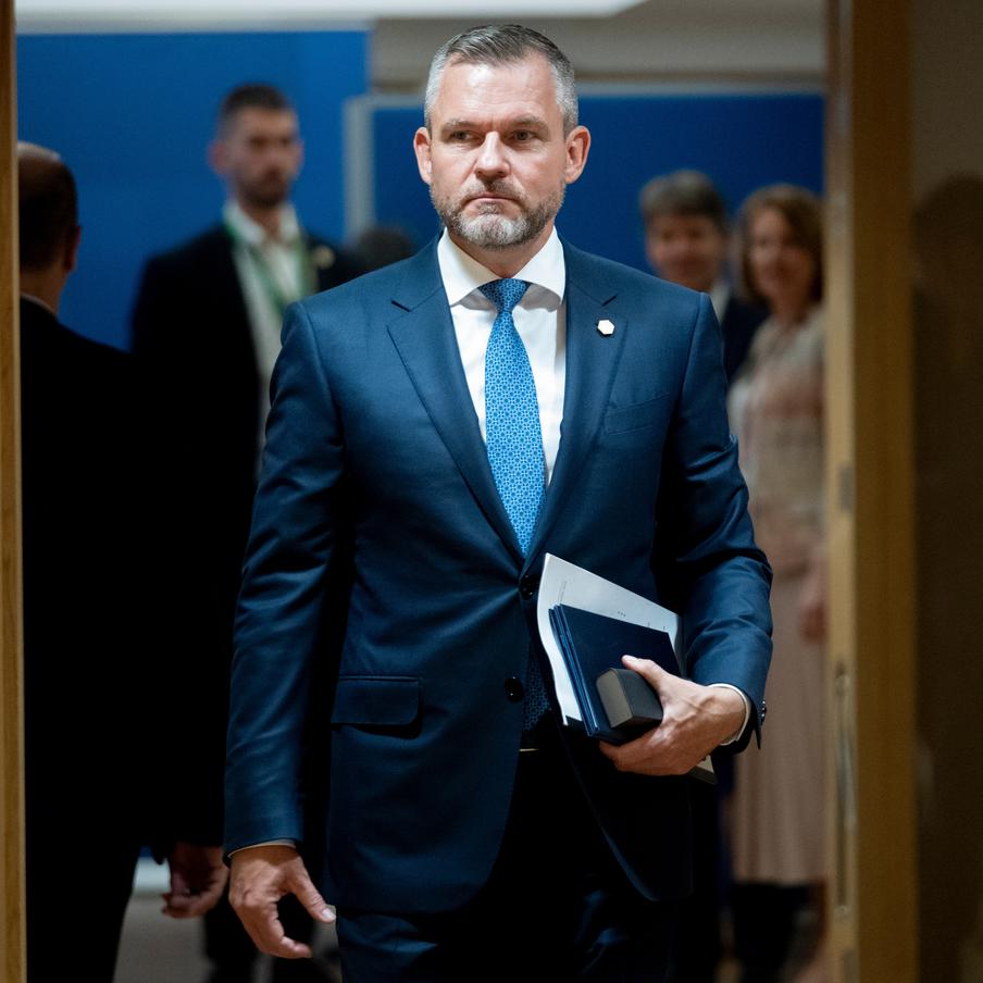 Президента Словакии Пеллегрини внесли в базу "Миротворца". Как стало известно РИА "Новости" из базы данных сайта "Миротворец", в субботу в списке лиц, которым, по мнению ресурса, оказывается поддержка Российской Федерации, появился президент Словакии Петр Пеллегрини