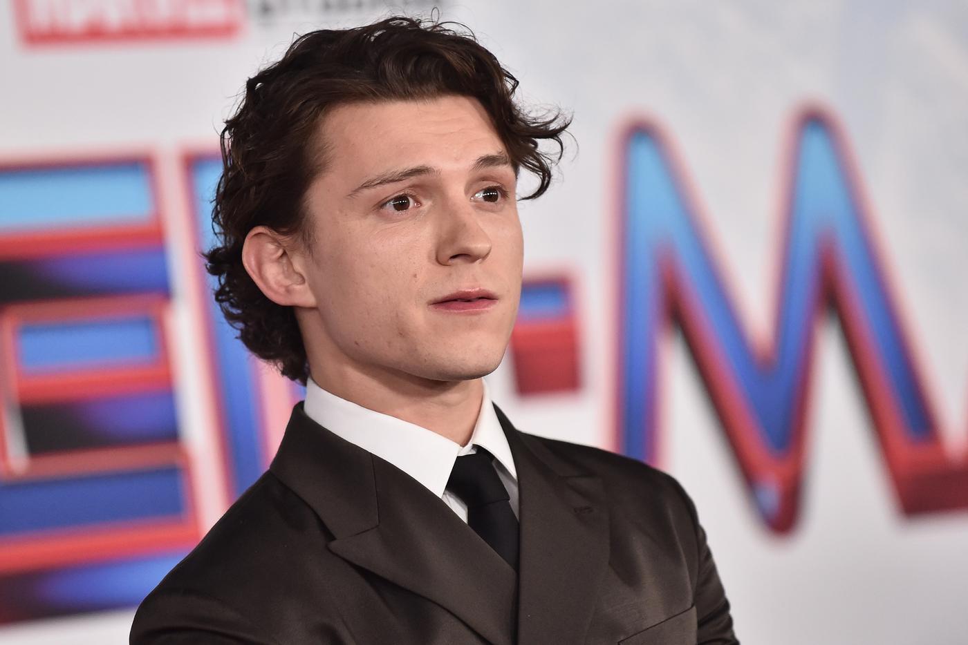 Человек-паук Том Холланд получает сотни посланий с требованием вернуть деньги Долиной