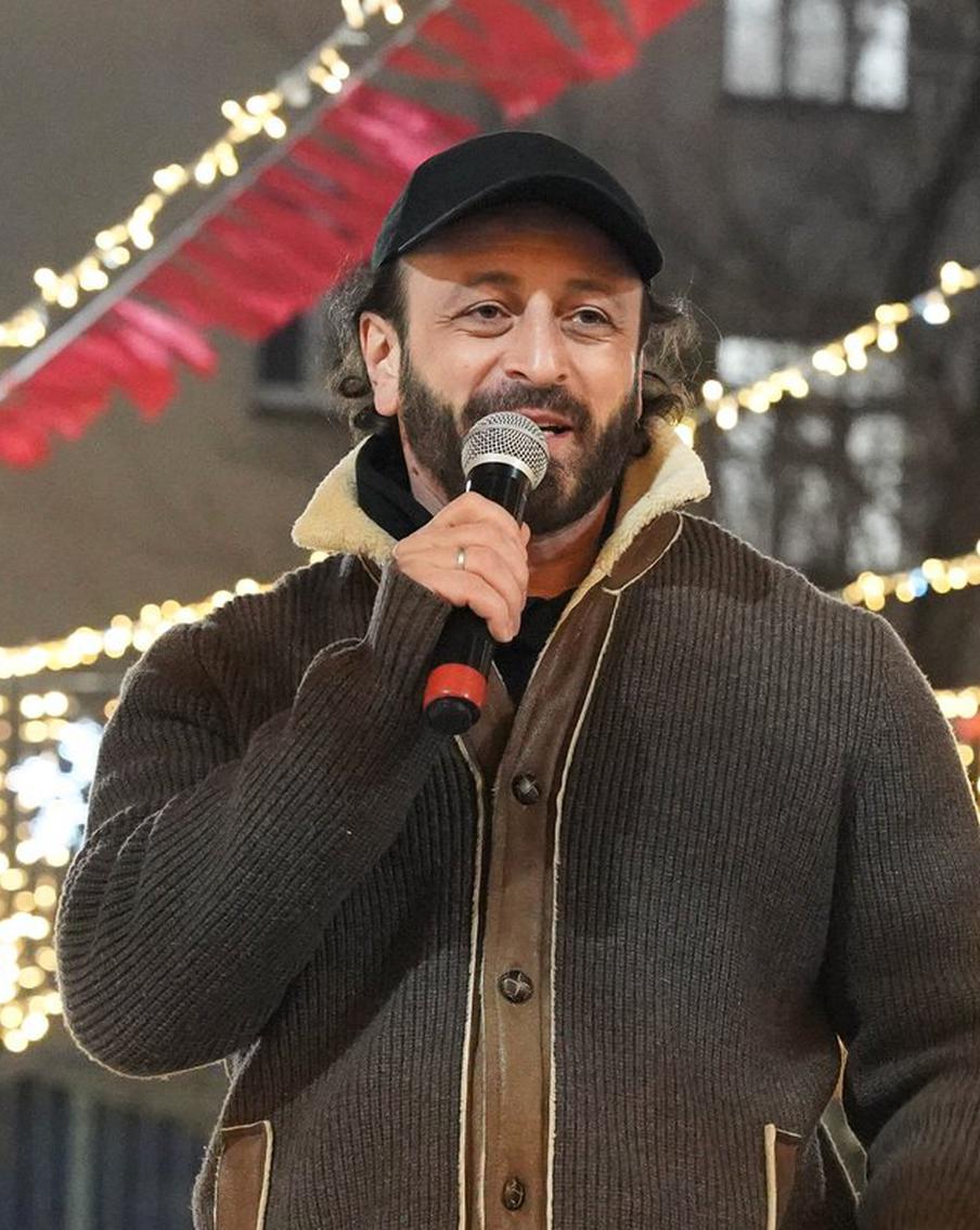 Илья Авербух назвал новогоднюю ёлку в честь любимой жены: фигурист сделал неожиданное признание. На открытии Всероссийского зимнего фестиваля на льду Winter Fest, который состоялся на катке в парке на Ходынском поле, многократный чемпион мира, Европы и России по фигурному катанию сообщил, что уже готов к встрече нового года