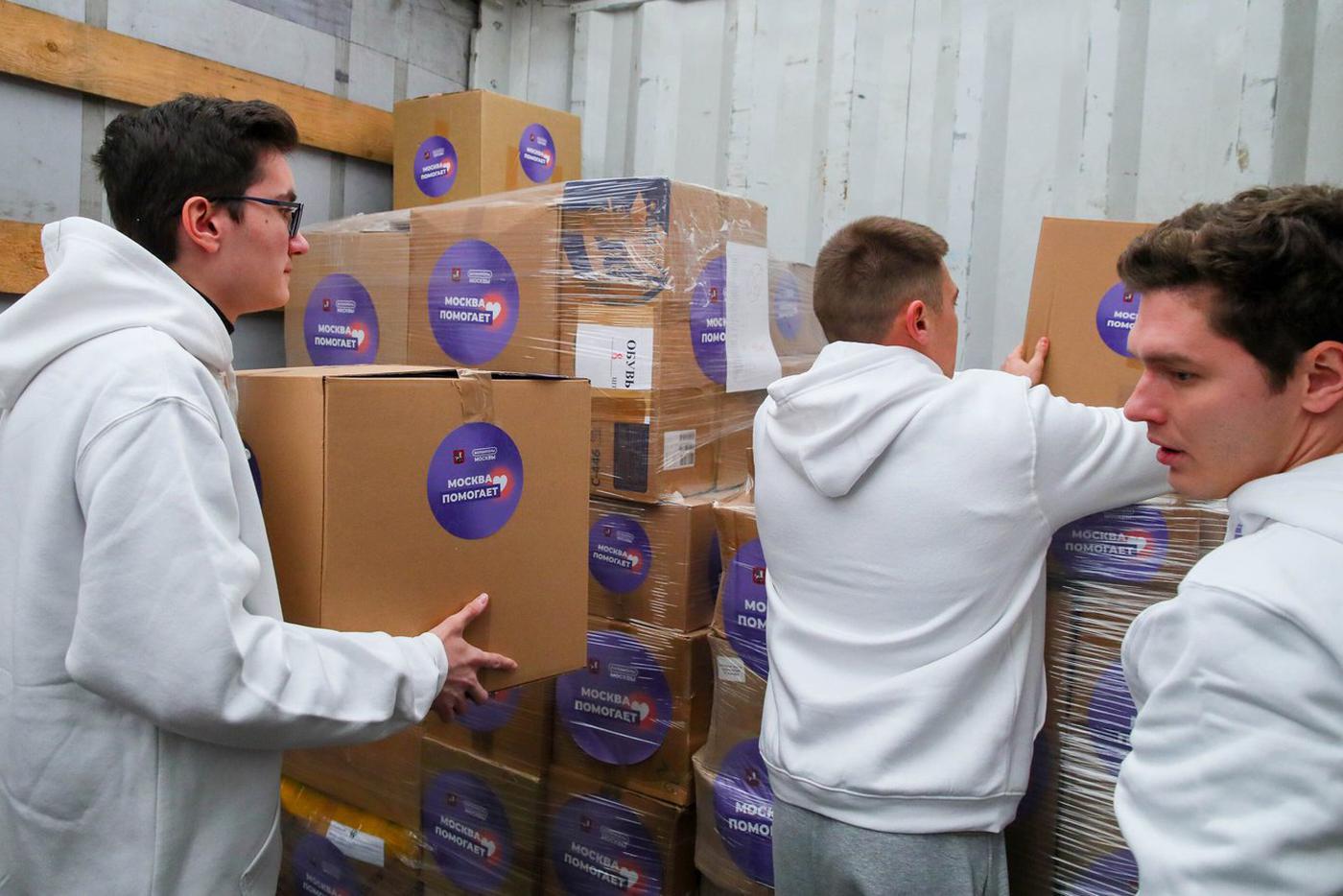 Столичный Центр карьерного развития передал более 40 тонн гуманитарных грузов