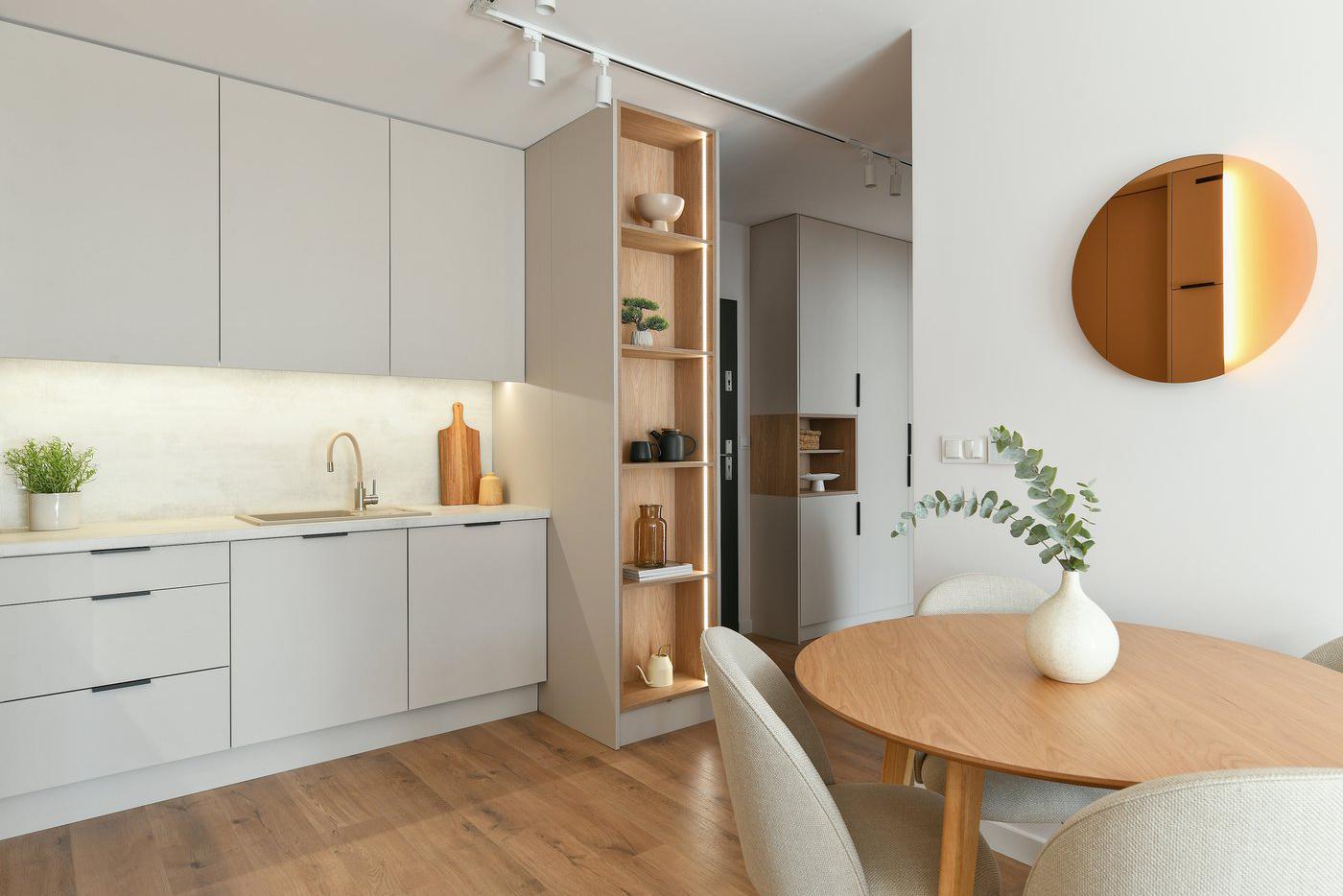 Исключите контрастные сочетания и выбирайте светлые оттенки.