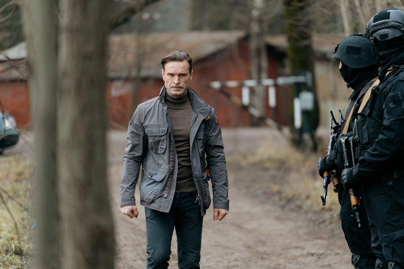 Виктор Добронравов в роли Медного на съёмках сериала "Инспектор Гаврилов".