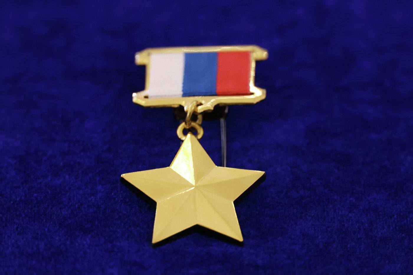 Россия отмечает День Героев Отечества и вспоминает подвиги защитников