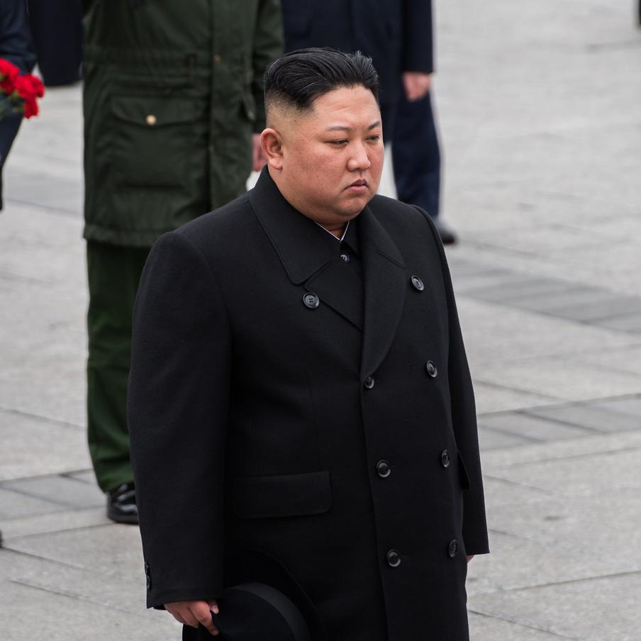 Ким Чен Ын выразил соболезнования Путину после смерти посла РФ в КНДР. Лидер Северной Кореи Ким Чен Ын направил президенту Российской Федерации Владимиру Путину телеграмму с глубокими соболезнованиями по поводу неожиданной кончины посла Александра Мацегоры, подчеркнув его заслуги в развитии корейско-российской дружбы