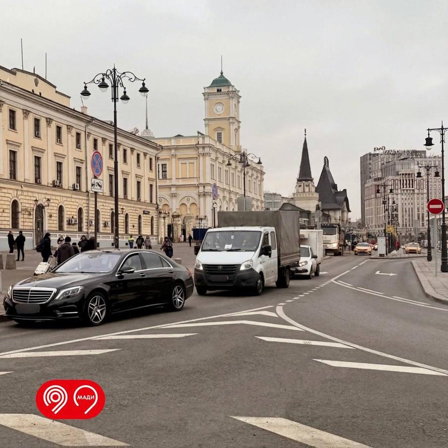 Максим Ликсутов сообщил, что количество нарушений правил парковки на Комсомольской площади сократилось почти на 60%