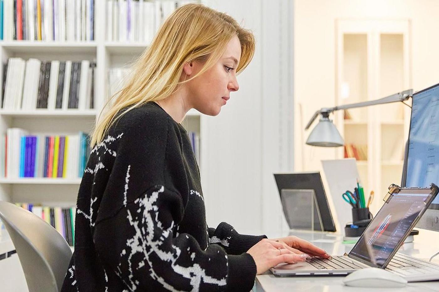 Служба занятости поможет женам участников СВО открыть свое дело