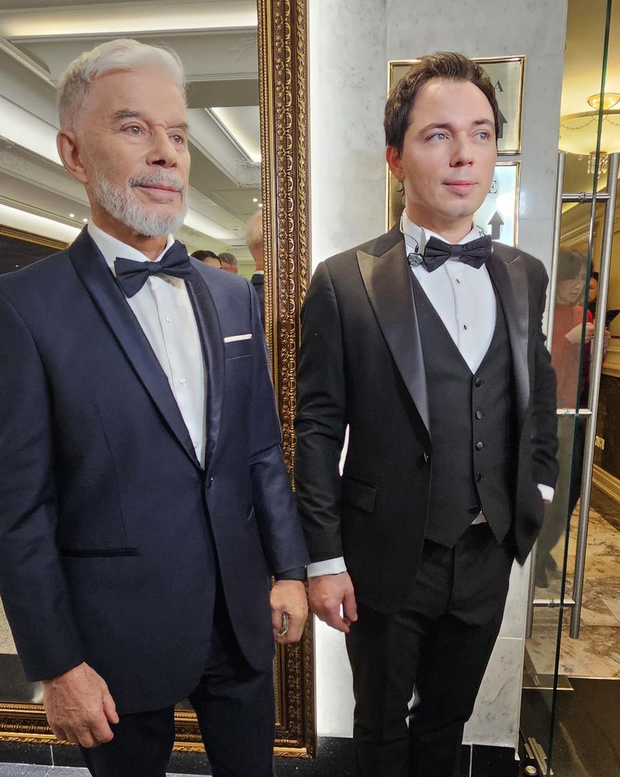 Олег и Родион Газмановым за кулисами Кремлёвского дворца.