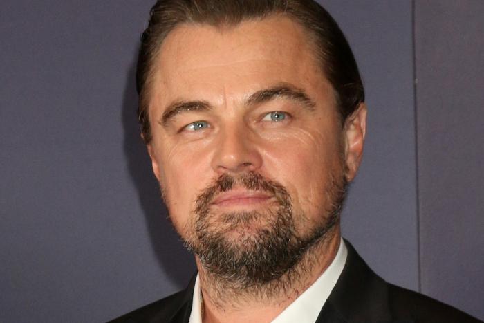 ДиКаприо стал артистом года и посоветовал не привлекать к себе внимания