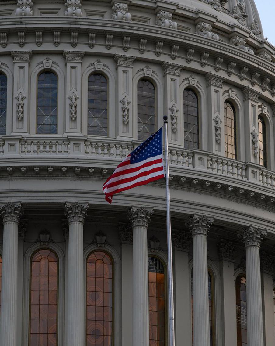 Конгресс США будет рассматривать инициативу о выходе из НАТО. В палату представителей внесён законопроект HR 6508, предлагающий вывести Соединённые Штаты из НАТО. Автор инициативы Томас Масси утверждает, что альянс утратил актуальность и стал финансовой обузой