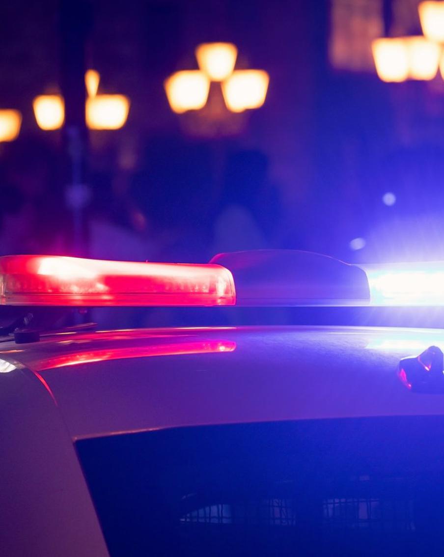 МВД могут подключить к сделкам с жильём на фоне всплеска мошенничества. Растущий поток махинаций на вторичном рынке жилья подтолкнул профессиональное сообщество к идее передать МВД право приостанавливать сомнительные сделки и подключать психологов для оценки состояния продавцов