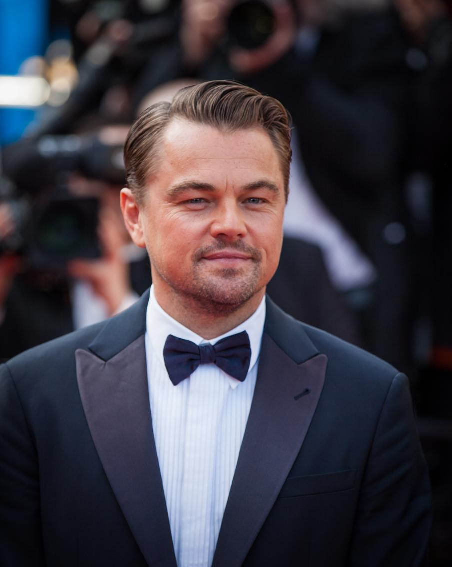 Леонардо ДиКаприо назван артистом года по версии Time. Журнал особо отметил три десятилетия ДиКаприо на сцене, популярность и его активную работу по защите окружающей среды