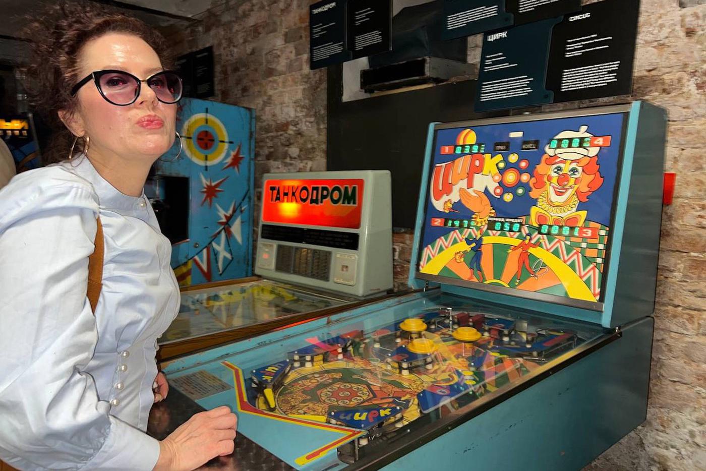 Один из первых автоматов для игры в пинбол назывался "Цирк".