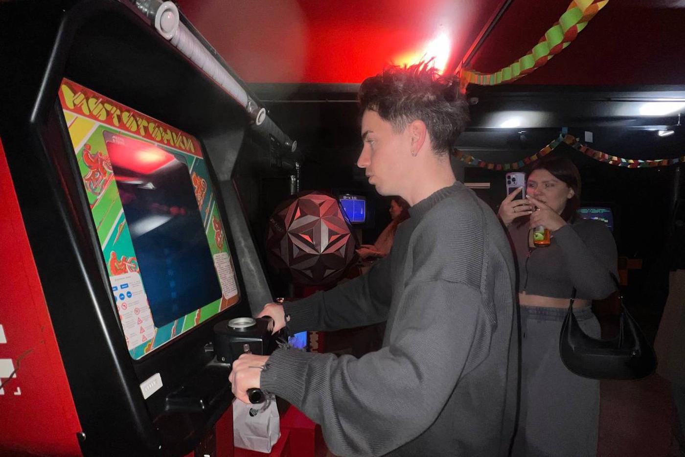 Игра буквально захватывает представителей молодого поколения