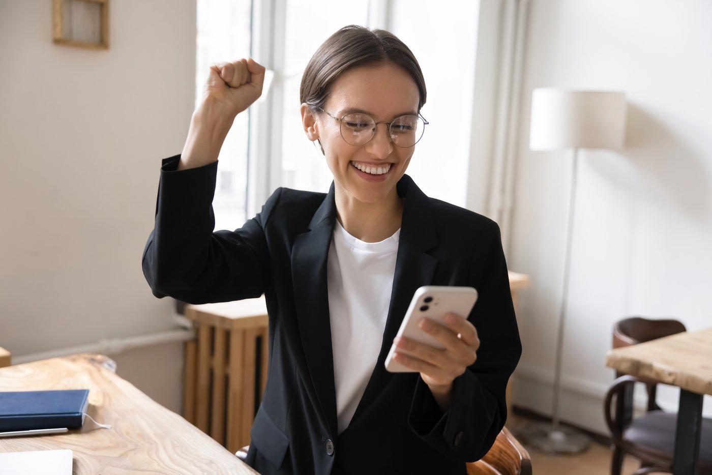 Бухгалтер ошибся: обязан ли сотрудник возвращать деньги работодателю