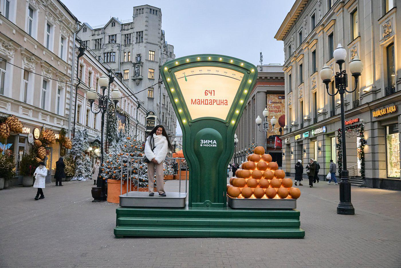 Девушки приезжали на Арбат из-за интересной локации.