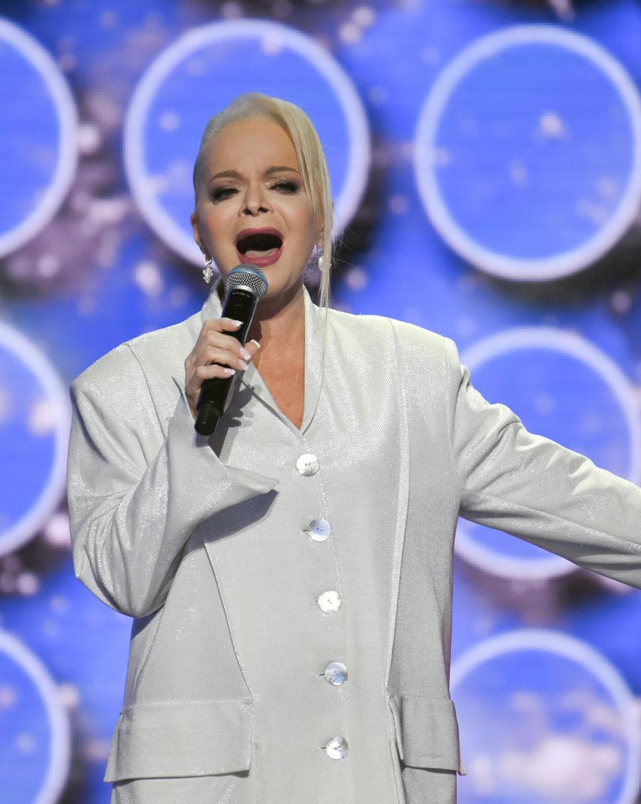 Ларису Долину прилюдно прижали к стене вопросом в лоб про аферу с квартирой