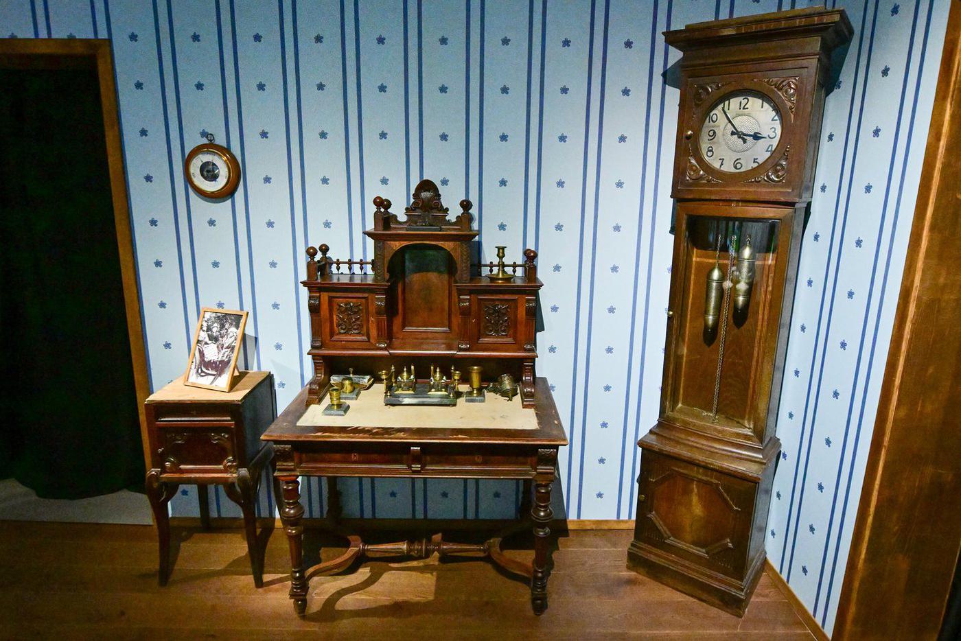 Обстановка из комнаты дома семьи Шагала в Витебске впервые экспонируется в Москве.