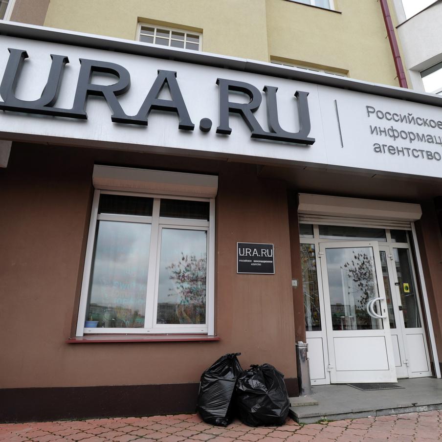 Ura.ru приостанавливает работу на 72 часа для переговоров с редакцией. Новое руководство Ura.ru объявило о 72-часовой паузе в работе редакции. Решение связано с финансовыми проблемами издания, внутренним сопротивлением сотрудников и необходимостью урегулировать конфликт перед реструктуризацией
