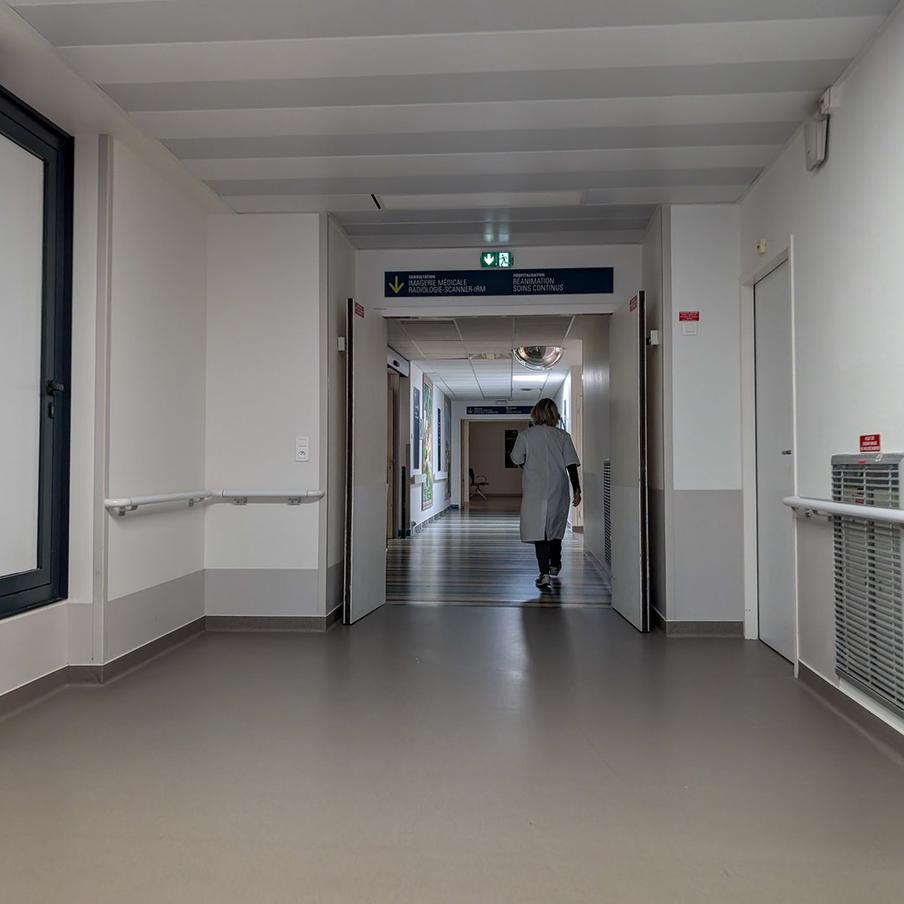 Медики фиксируют опасный всплеск гриппа А на территории России. По всей стране стремительно растёт число заражений агрессивным гриппом А. Новый штамм вызывает тяжёлые симптомы, высокую температуру и быстрое ухудшение состояния даже у привитых пациентов