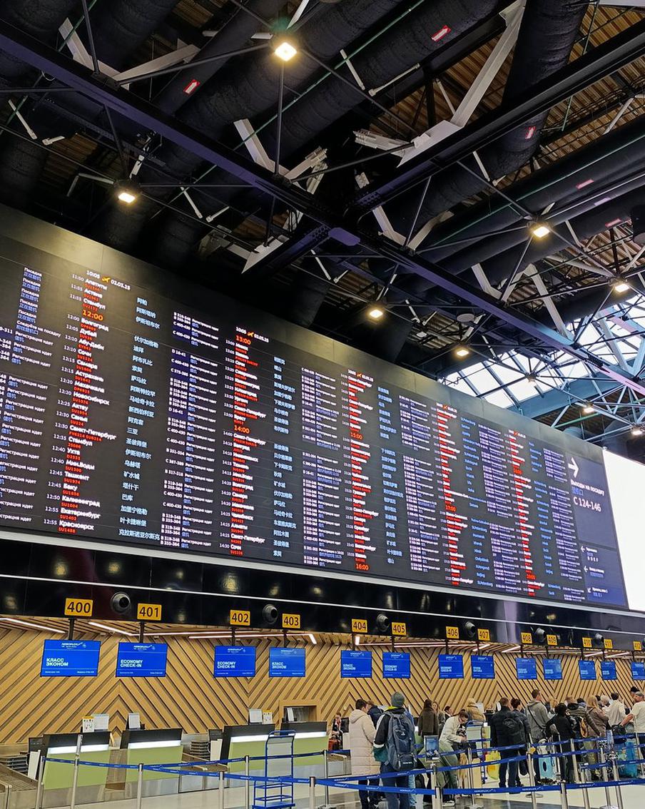 Что в Москве могут получить пассажиры рейсов, задержанных из-за дронов ВСУ