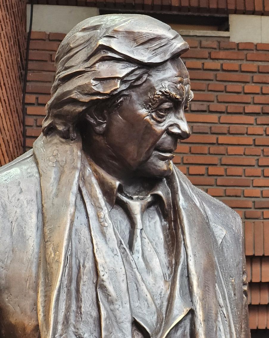 Любимый Любимов: на Таганке появился памятник легендарному худруку