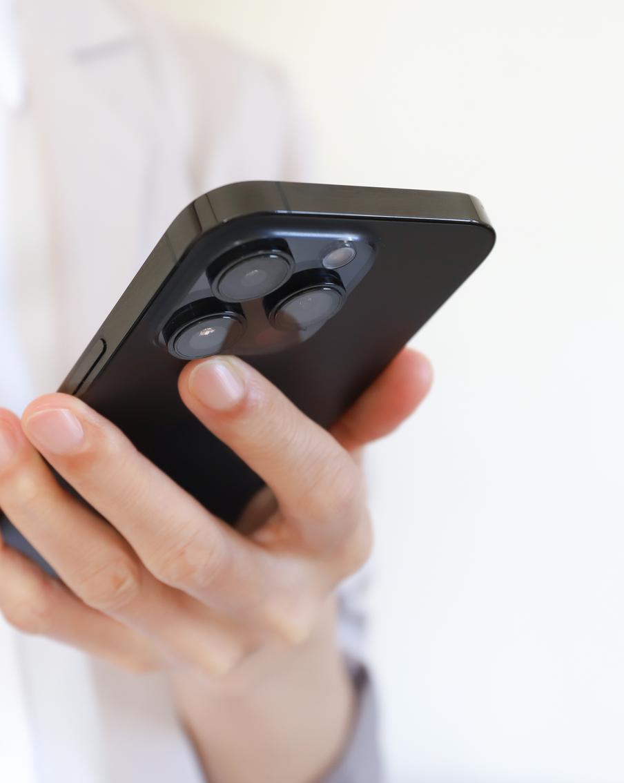 В Петербурге ограничили мобильный интернет после угрозы атаки дронов. В Санкт-Петербурге и Ленинградской области временно ограничили работу мобильного интернета. Связисты объясняют перебои мерами безопасности, принятыми после ночной угрозы атаки беспилотников