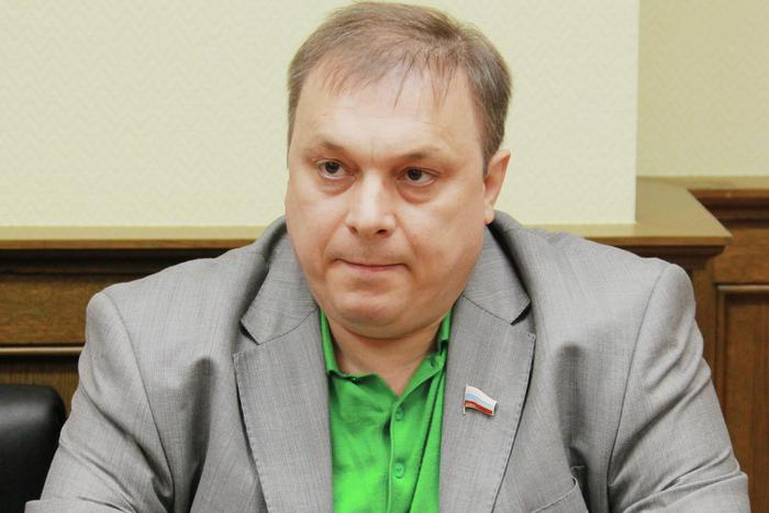 Продюсер "Ласкового мая" скрылся за границей после возбуждения уголовного дела