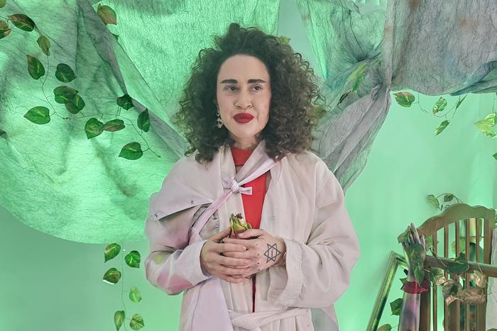 "Несколько лет не выходила из дома и была прикована к кровати": дочь Успенской сменила имя и начала рисовать