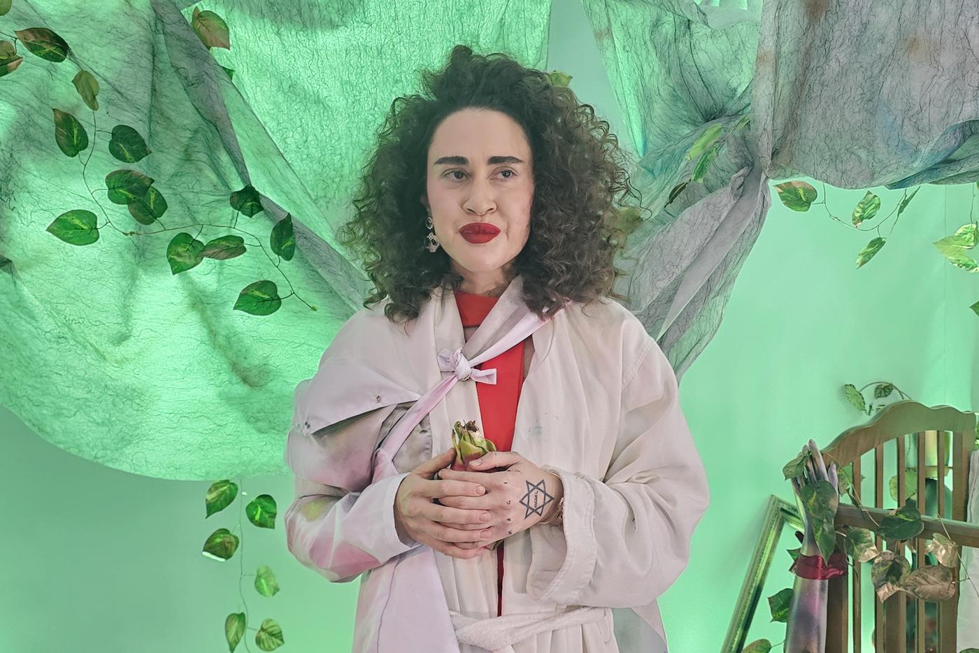 "Несколько лет не выходила из дома и была прикована к кровати": дочь Успенской сменила имя и начала рисовать