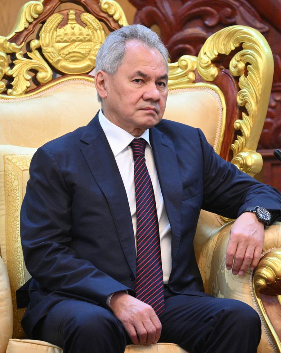 Шойгу заявил о противоречии "восточного НАТО" стабильности в АТР. Секретарь Совета безопасности РФ Сергей Шойгу заявил, что создание "восточного НАТО" противоречит стабильности в АТР, и обсудил с Лаосом вопросы милитаризации Японии, Тайваня и Филиппин