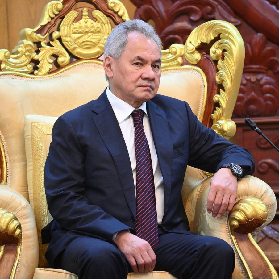 Шойгу заявил о противоречии "восточного НАТО" стабильности в АТР. Секретарь Совета безопасности РФ Сергей Шойгу заявил, что создание "восточного НАТО" противоречит стабильности в АТР, и обсудил с Лаосом вопросы милитаризации Японии, Тайваня и Филиппин