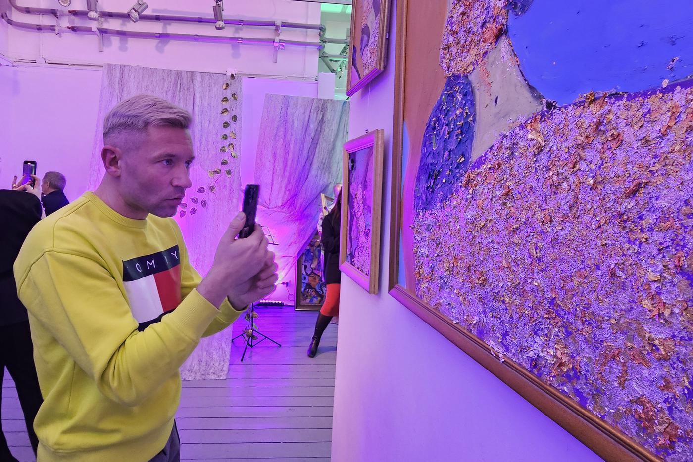 Первые зрители выставки Татьяны Лилиан Плаксин.