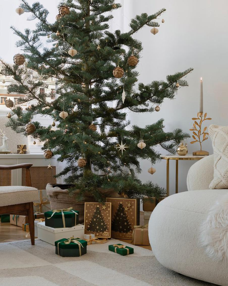 Новогодний декор: как создать стильную ёлку в одном из трендовых стилей