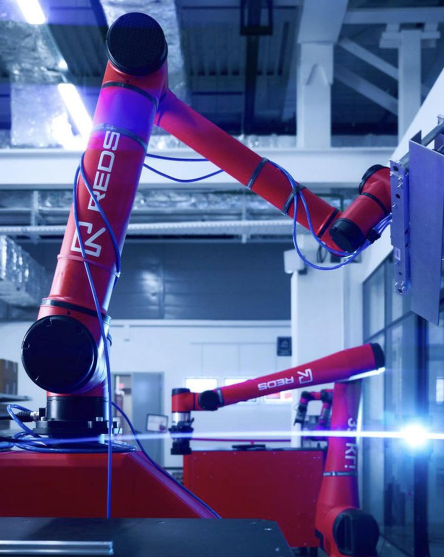 Собянин: Около 25 компаний занимаются производством роботов в Москве