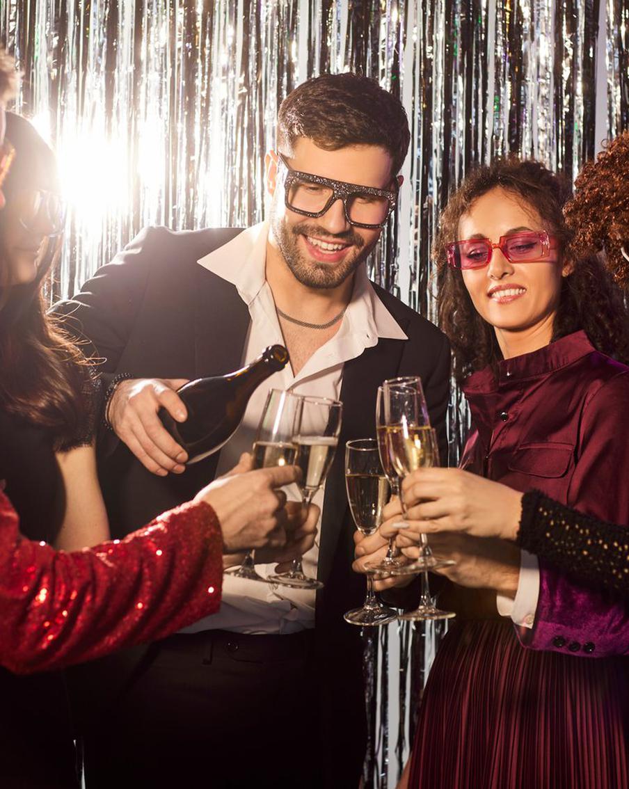 "Деньги закончились, кина не будет": почему в Москве всё больше компаний отказываются от корпоративов