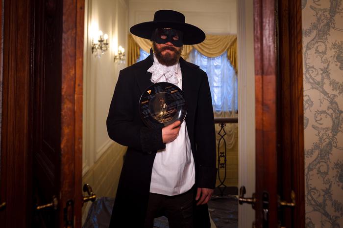 "Бандерас всё перепутал": оказывается Дубровский и Зорро – это один человек