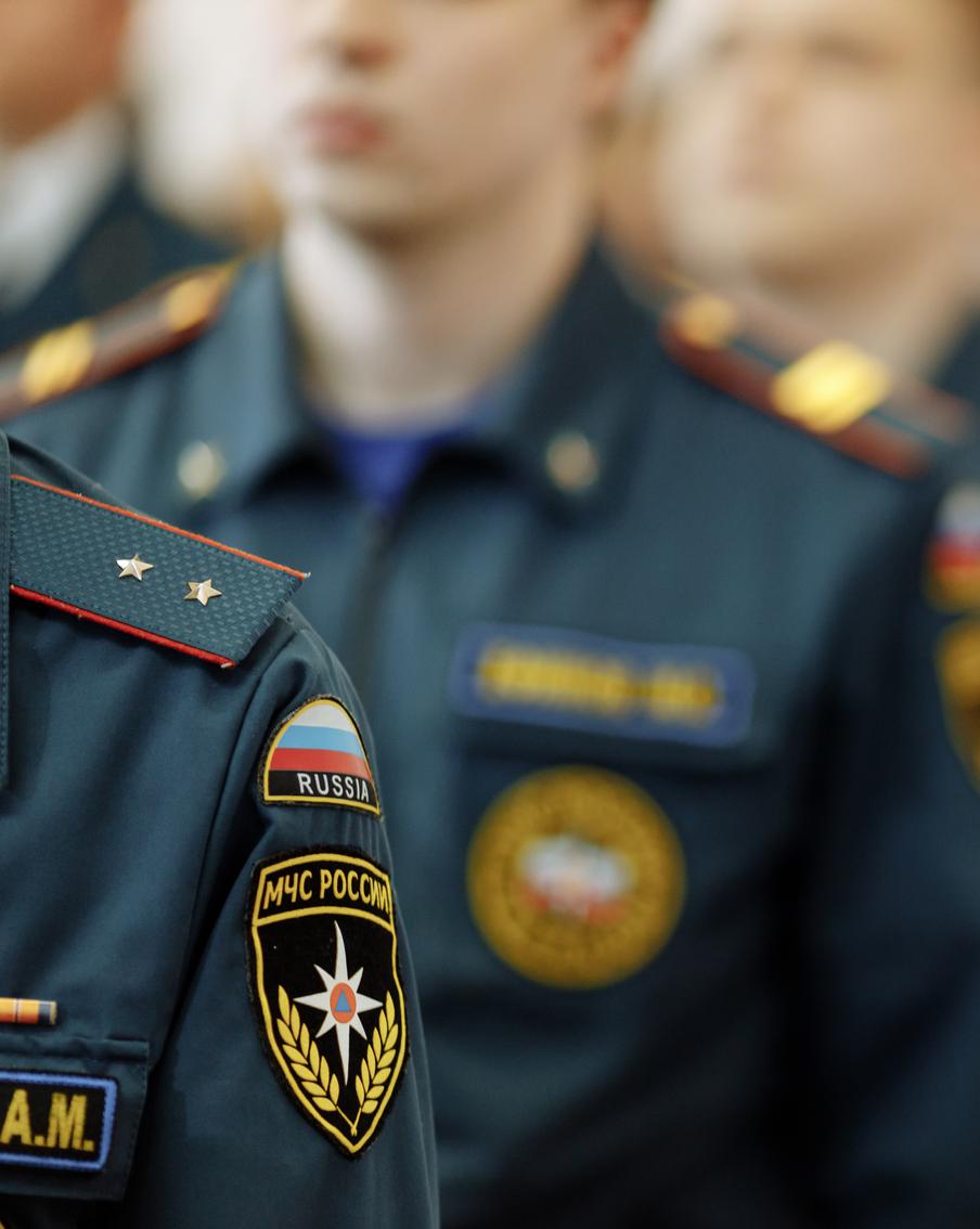 С заваленной снегом трассы в Саратовской области эвакуировали около 150 человек. Экстренные службы вызволили из плена заваленной снегом трассы в Саратовской области около 150 человек. Среди них, в том числе, оказались 34 ребёнка