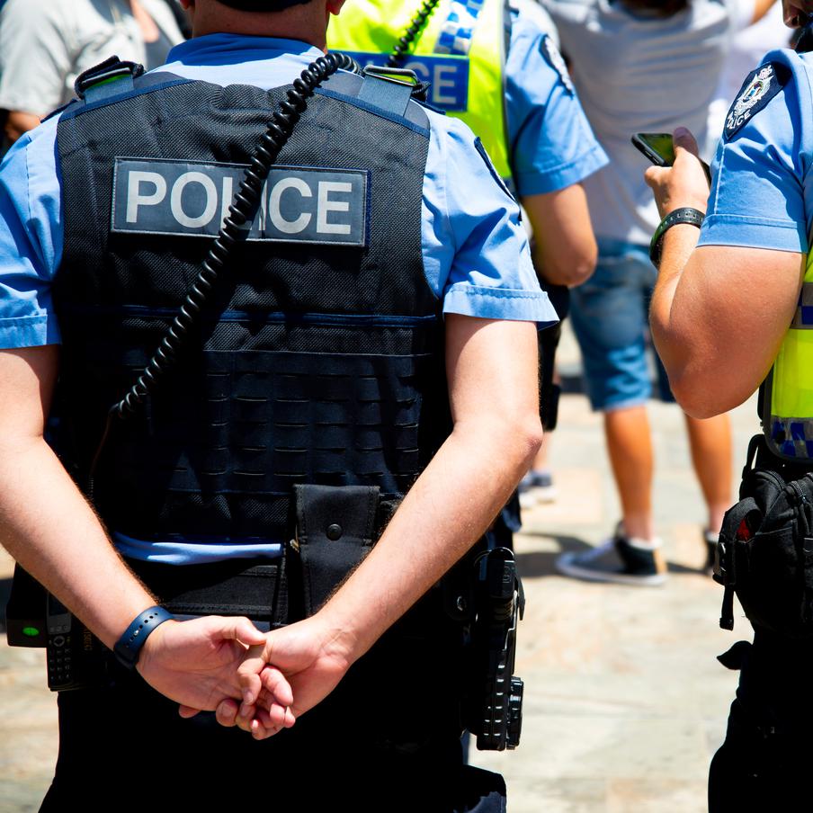 В Сиднее произошло нападение на празднующих Хануку на пляже Бонди-Бич. Теракт на пляже Бонди-Бич в Сиднее произошёл во время празднования Хануки. При нападении погибли как минимум 10 человек, ещё 60 получили ранения различной степени тяжести