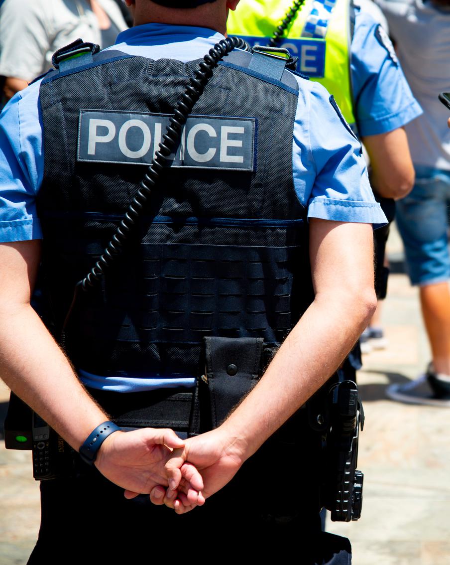 В Сиднее произошло нападение на празднующих Хануку на пляже Бонди-Бич. Теракт на пляже Бонди-Бич в Сиднее произошёл во время празднования Хануки. При нападении погибли как минимум 10 человек, ещё 60 получили ранения различной степени тяжести