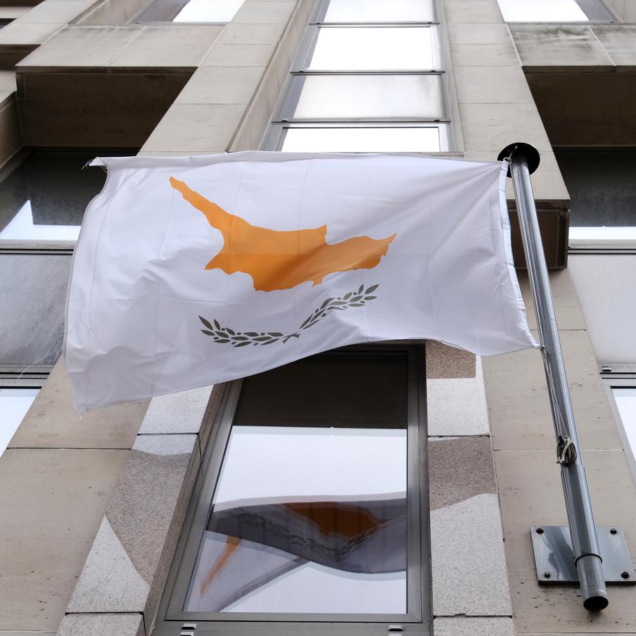 Власти Кипра приняли решение упростить получение виз для россиян с 15 декабря. Кипр упростил правила получения визы страны для россиян. В рамках этой инициативы в восьми российских городах откроются кипрские визовые центры