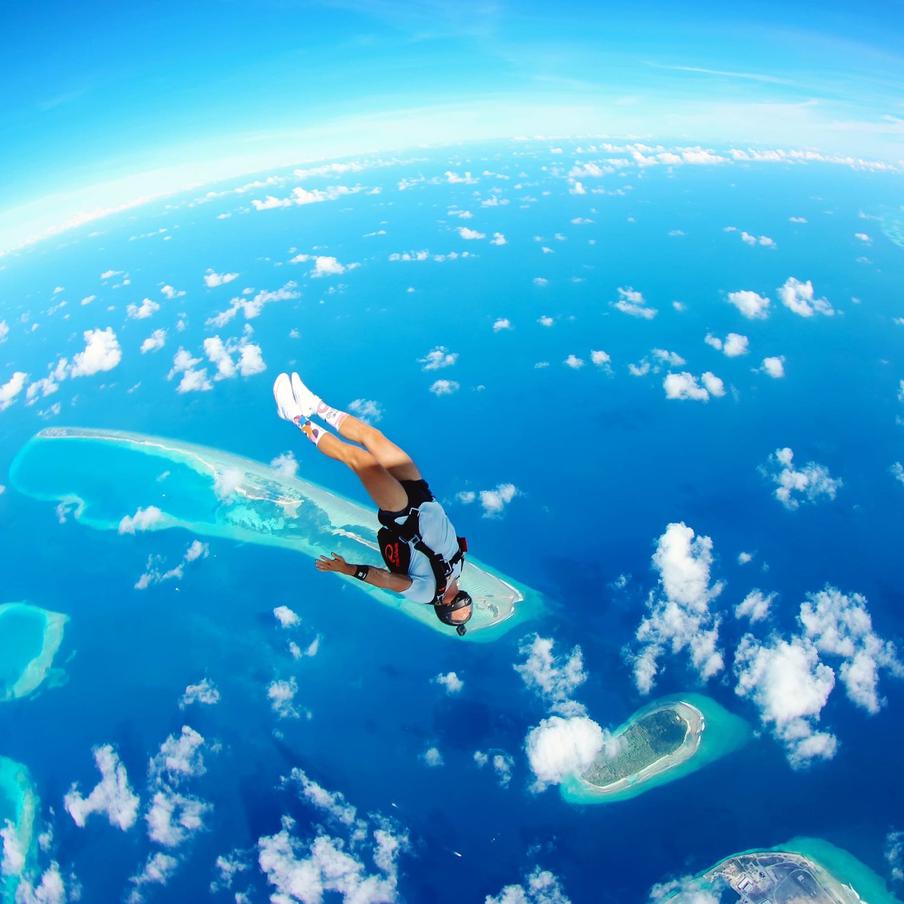 Сегодня за плечами Сергея тысячи прыжков с парашютом.