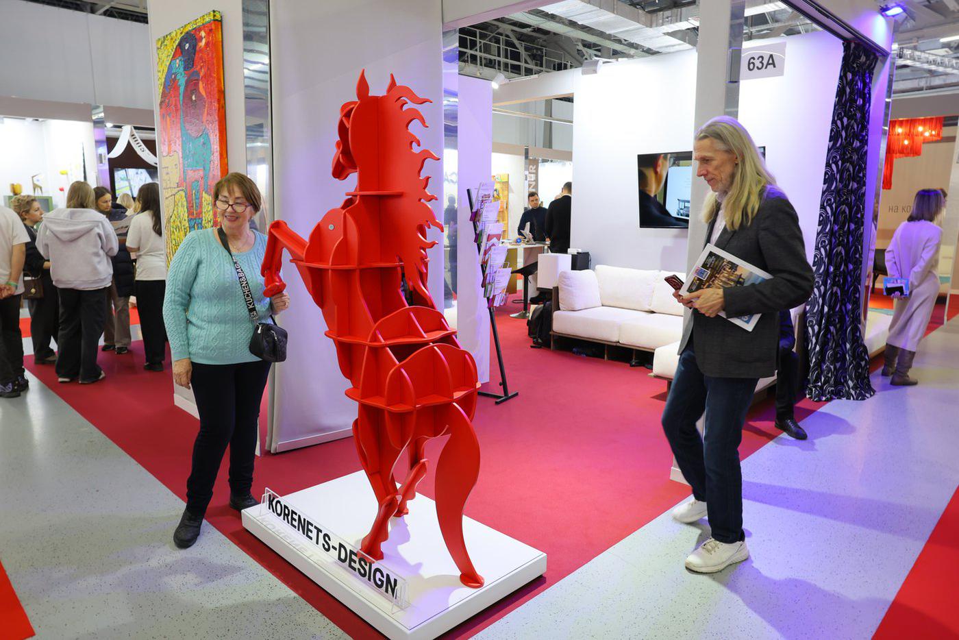 Огненная лошадь, между прочим, – символ наступающего года.