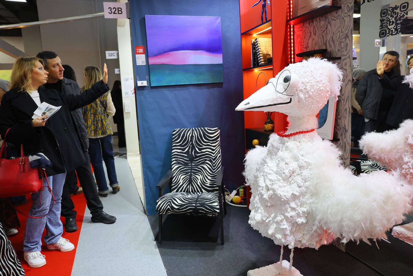 Ещё один заметный маскот одного из брендов, производящих каркасные шкафы, – гигантская галка.