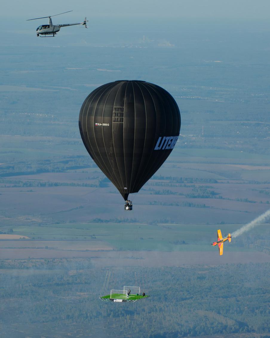 Небесный футбол.