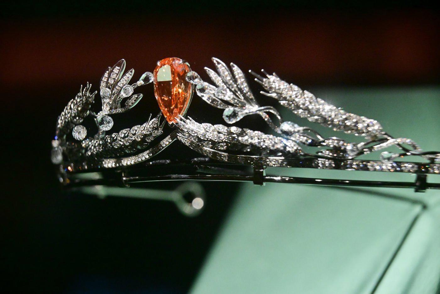 Диадема с бриллантовыми колосьями из коллекции "Изобилие" компании MIUZ Diamonds.