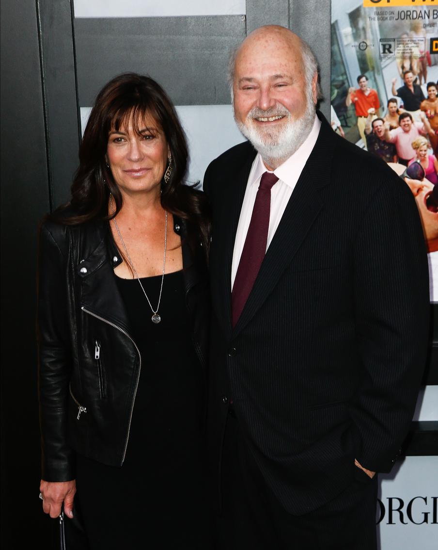 Пожар и ножевые ранения: Роба Райнера и его жену нашли мёртвыми. Известного режиссёра Роба Райнера и его супругу Мишель обнаружили мёртвыми в доме с ножевыми ранениями. Пожар осложнил опознание, следствие проверяет все версии