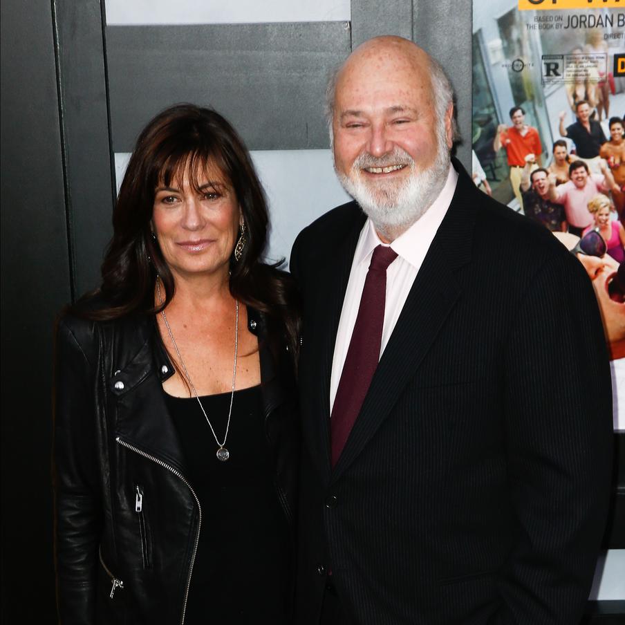 Пожар и ножевые ранения: Роба Райнера и его жену нашли мёртвыми. Известного режиссёра Роба Райнера и его супругу Мишель обнаружили мёртвыми в доме с ножевыми ранениями. Пожар осложнил опознание, следствие проверяет все версии