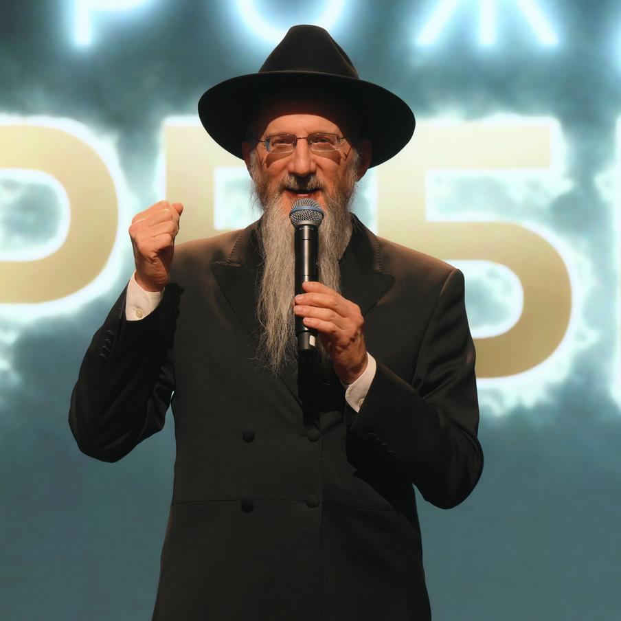 Главный раввин России не зажжёт Ханукию на площади в Москве. В этом году традиционная публичная церемония зажжения Ханукии в центре столицы отменена по соображениям безопасности. Новая дата будет объявлена дополнительно