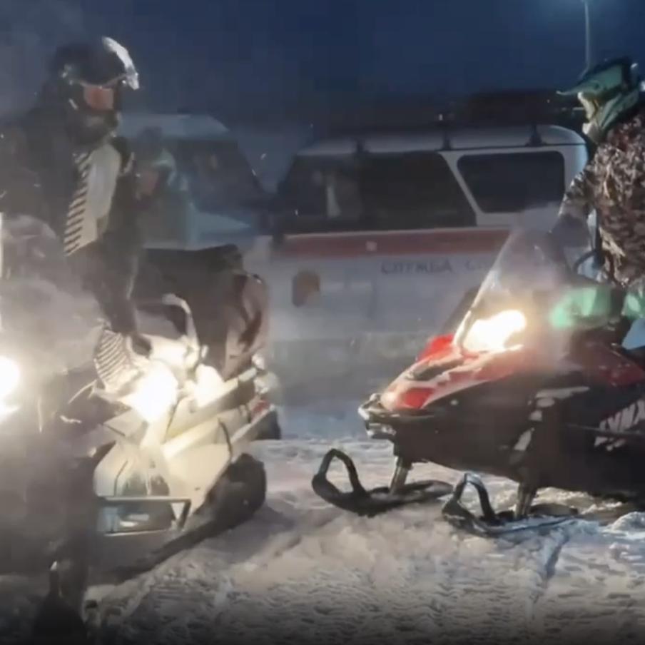 В Пермском крае пропали 13 туристов из Екатеринбурга и Верхней Пышмы. Туристы отправились на снегоходах на гору Ослянка 13 декабря и перестали выходить на связь в 16:00. Поиском занимаются волонтёры "ЛизаАлерт" совместно с МЧС